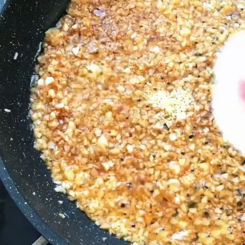 Finally, add pepper, stir fry evenly, can be out of the pot