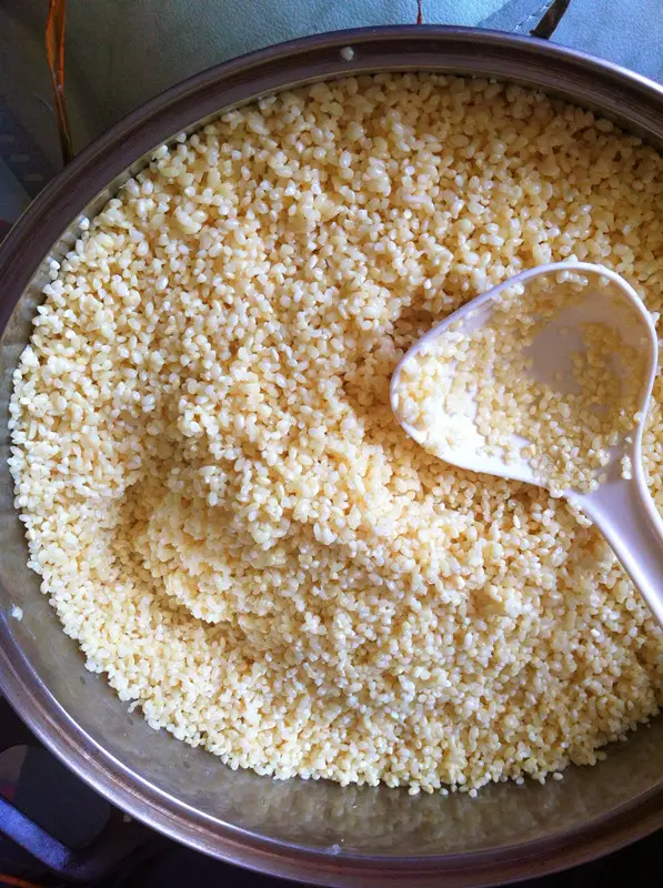 Soak 5 kilograms of glutinous rice in water