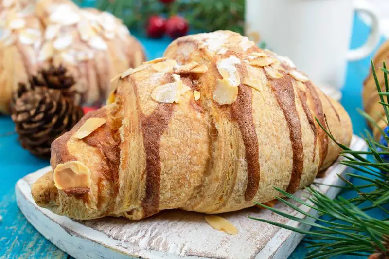 Almond Crescent Cookies