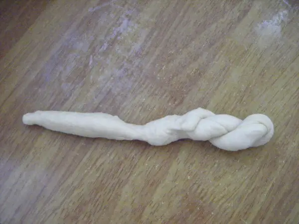 Leave the kneaded dough in place for 20 minutes.