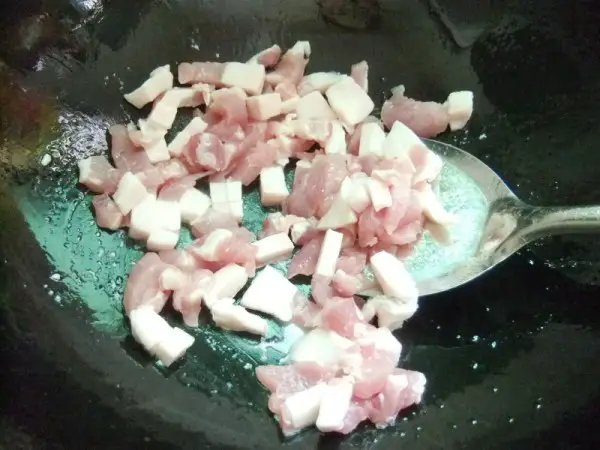 Put the pork belly in the pan and stir-fry.