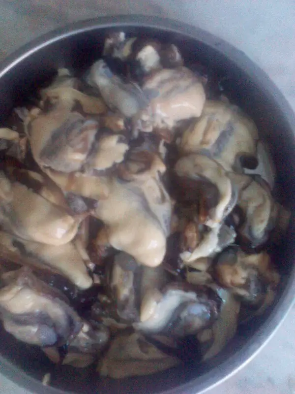 Wash the mussels